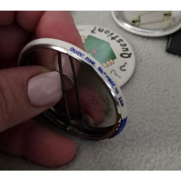 Lot 9 Vintage Library Pin Reading Books 1980s Free Libraries President Dino - Picture 9 of 10